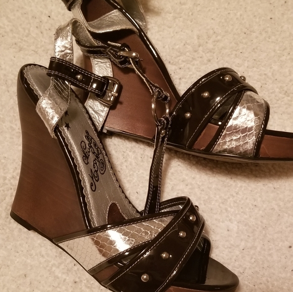 Womens shoes - Picture 2 of 3